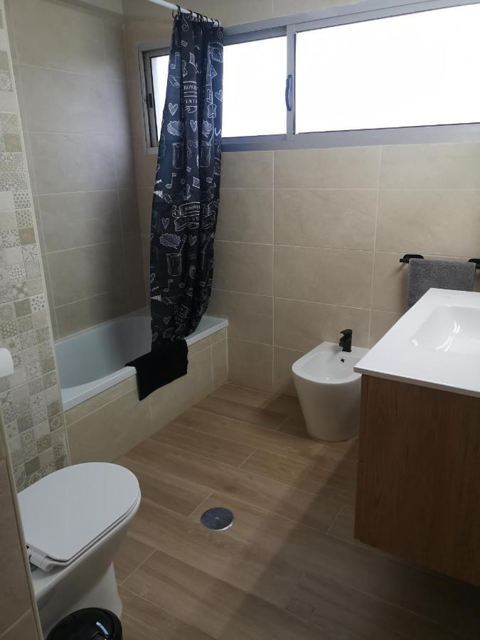 Hostal Mari En La Laguna, Alquiler Habitacion Privada En Hostal, 6 Habitaciones Cerca De La Universidad Y Aeropuerto Norte, 3 Banos Compartidos La Laguna  Eksteriør billede