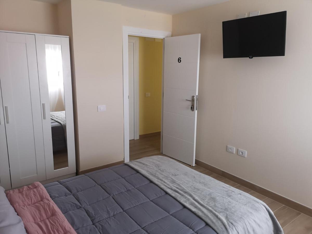 Hostal Mari En La Laguna, Alquiler Habitacion Privada En Hostal, 6 Habitaciones Cerca De La Universidad Y Aeropuerto Norte, 3 Banos Compartidos La Laguna  Eksteriør billede