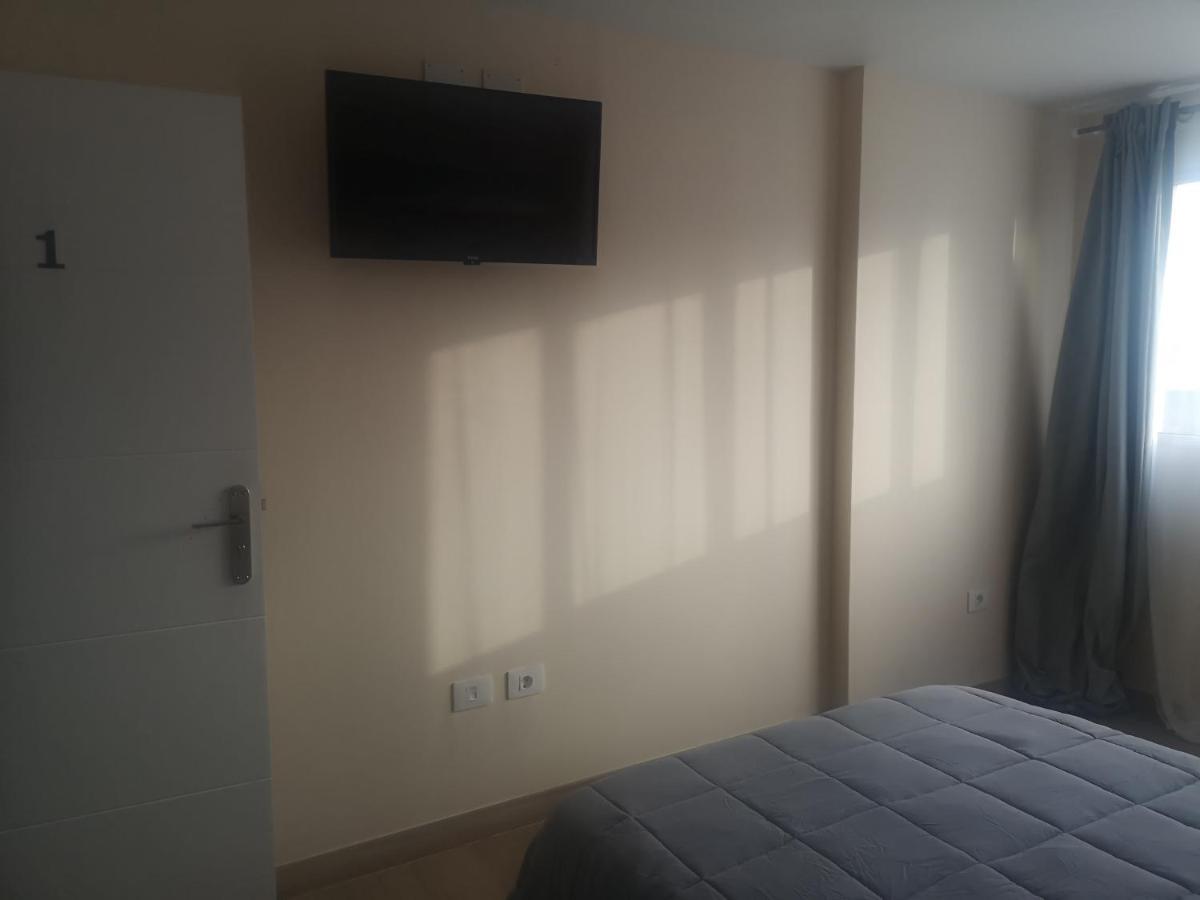 Hostal Mari En La Laguna, Alquiler Habitacion Privada En Hostal, 6 Habitaciones Cerca De La Universidad Y Aeropuerto Norte, 3 Banos Compartidos La Laguna  Eksteriør billede