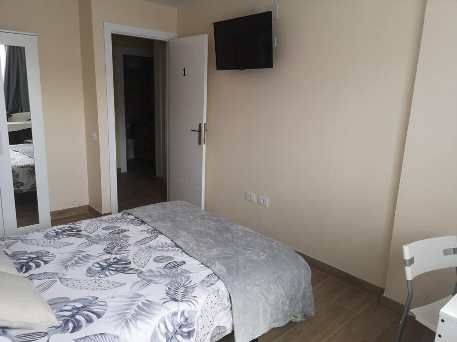 Hostal Mari En La Laguna, Alquiler Habitacion Privada En Hostal, 6 Habitaciones Cerca De La Universidad Y Aeropuerto Norte, 3 Banos Compartidos La Laguna  Eksteriør billede