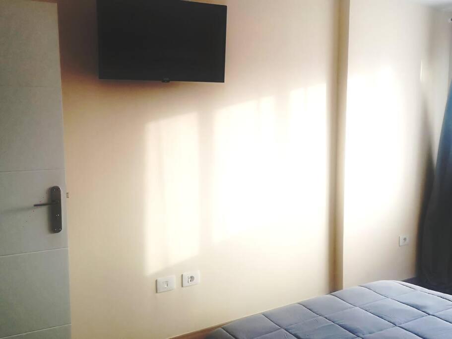 Hostal Mari En La Laguna, Alquiler Habitacion Privada En Hostal, 6 Habitaciones Cerca De La Universidad Y Aeropuerto Norte, 3 Banos Compartidos La Laguna  Eksteriør billede