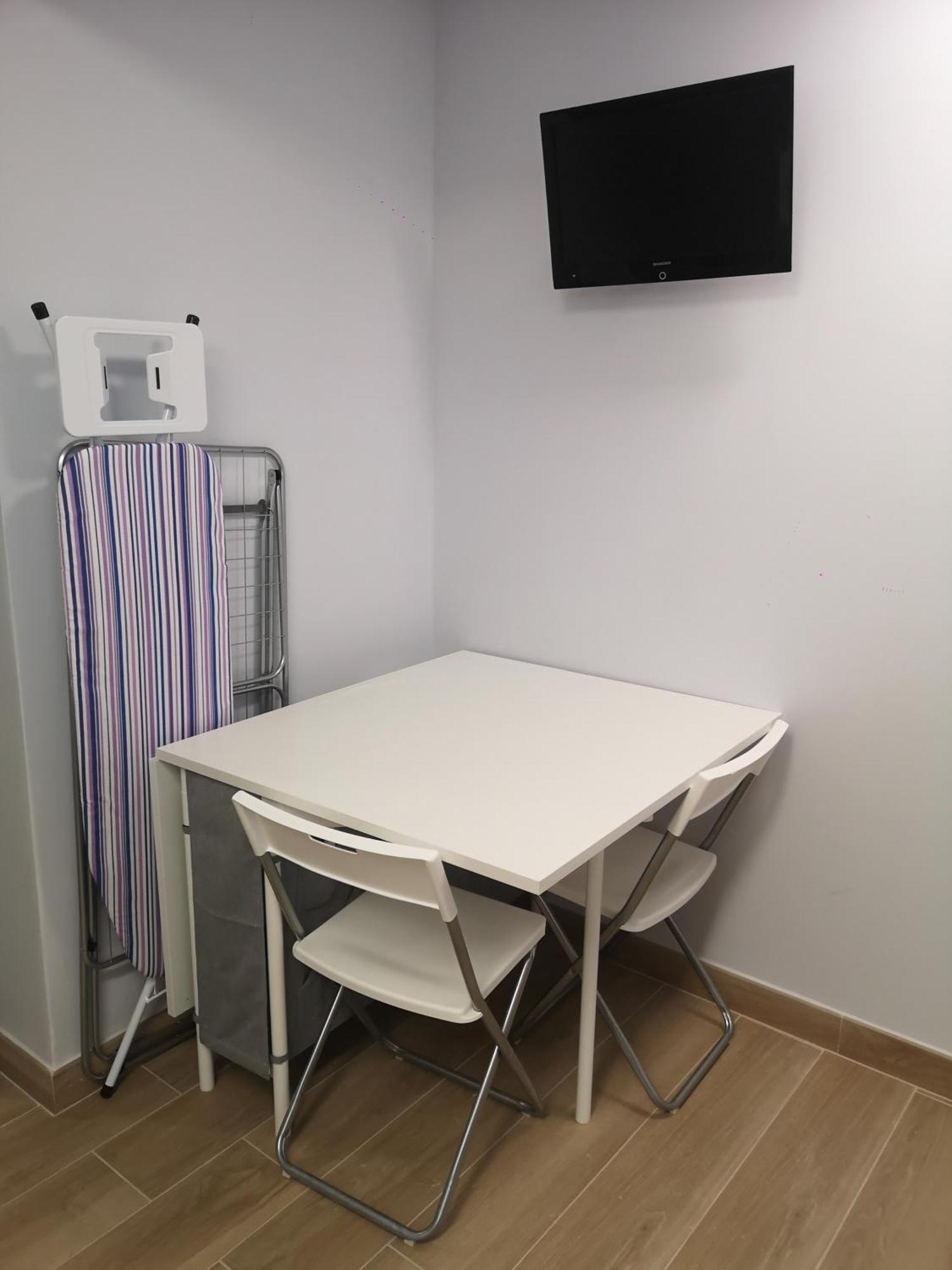 Hostal Mari En La Laguna, Alquiler Habitacion Privada En Hostal, 6 Habitaciones Cerca De La Universidad Y Aeropuerto Norte, 3 Banos Compartidos La Laguna  Eksteriør billede