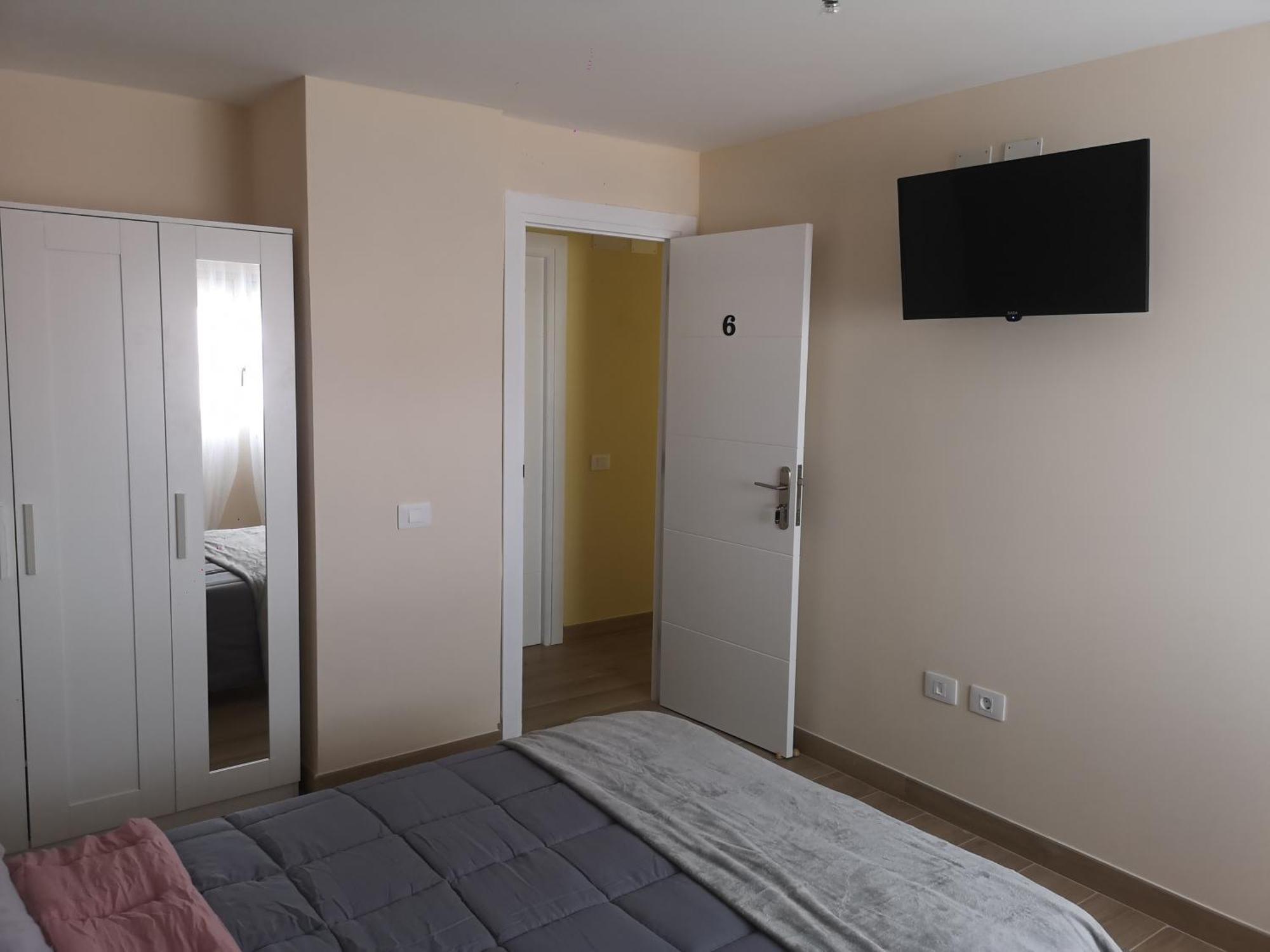 Hostal Mari En La Laguna, Alquiler Habitacion Privada En Hostal, 6 Habitaciones Cerca De La Universidad Y Aeropuerto Norte, 3 Banos Compartidos La Laguna  Eksteriør billede